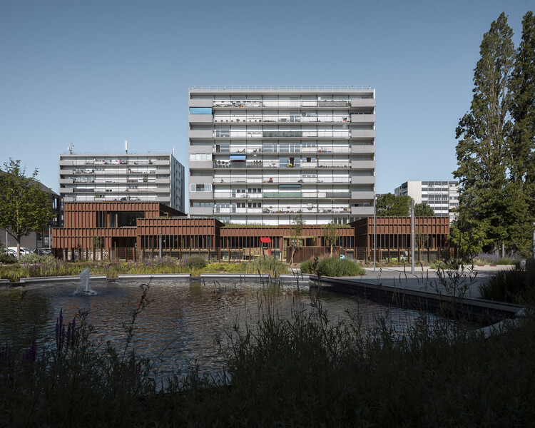 Детский сад и библиотека игрушек / a+samueldelmas Architects - Фотография экстерьера, фасада, городского пейзажа