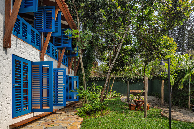 Дом Ренцо / Obra Arquitetos - Экстерьерная фотография, Сад, Лес