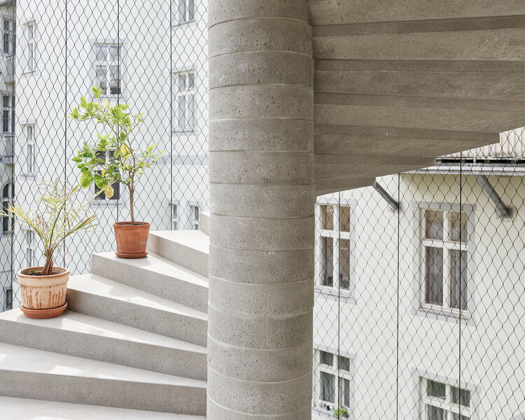 Таунхаус в Линце / mia2/Architektur - Фотография интерьера, ванная, окна, кирпич, фасад