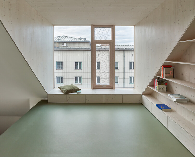 Таунхаус в Линце / mia2/Architektur - Фотография интерьера, окна, стеллажи