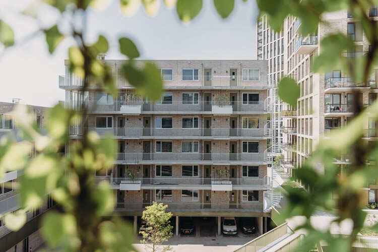 Социальное жилье Хавенкаде Неймеген / vanOmmeren-architecten + Architectuurcentrale Thijs Asselbergs - Фотография экстерьера, окна, фасад