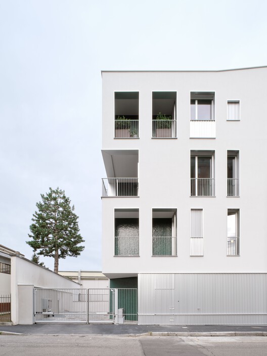 Pichi 12 Housing / Park Associati - Фотография экстерьера, окна, фасад
