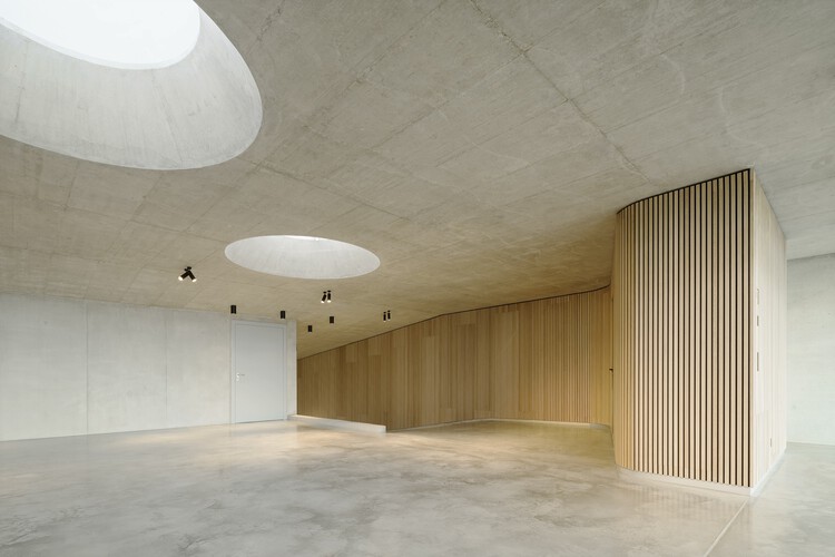 Работа среди классики – Новое офисное пространство / лароб.  studio für Architektur - Фотография интерьера