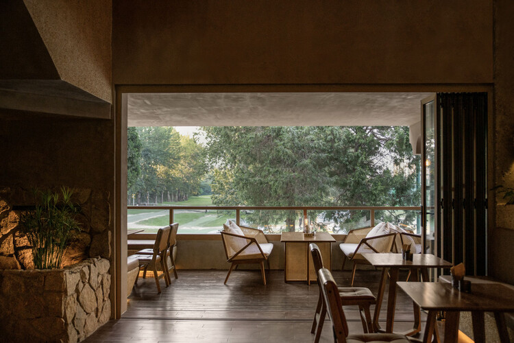 The Bond от Hide&Seek Bar & Restaurant / DAGA Architects — Фотография интерьера, Столовая, Стол, Стул