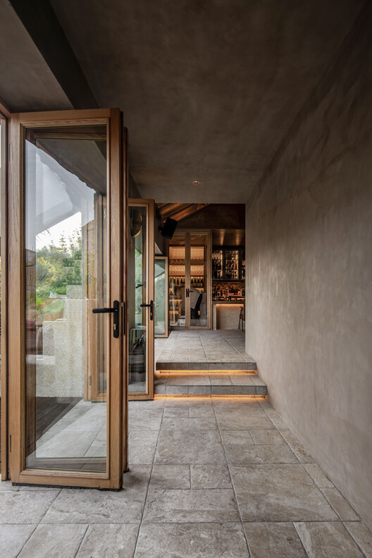 The Bond от бара и ресторана Hide&seek / DAGA Architects — Фотография интерьера, двери