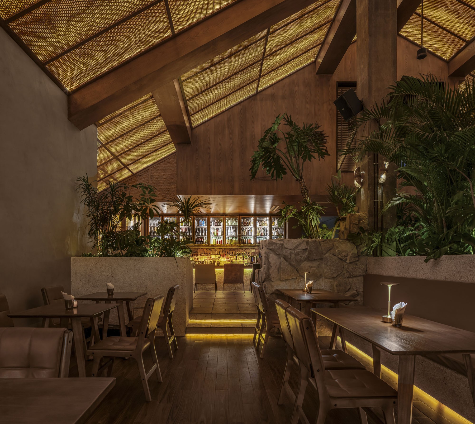 The Bond от бара и ресторана Hide&seek / DAGA Architects