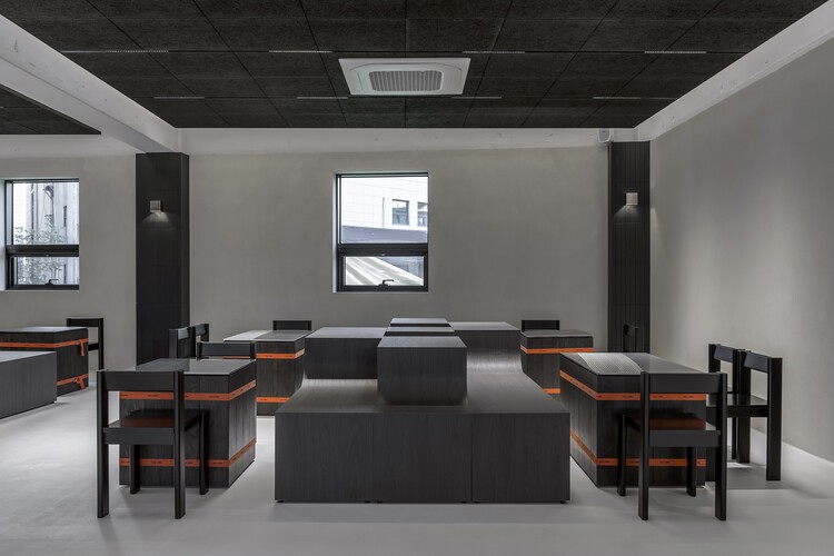ocio Coffee / studiomovement - Фотография интерьера, стол, окна, стул