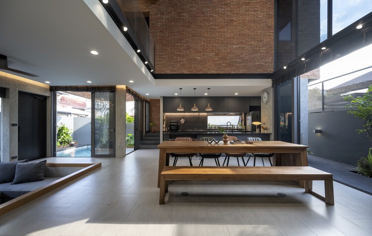 MYJ House / BodinChapa Architects - Фотография интерьера, стол