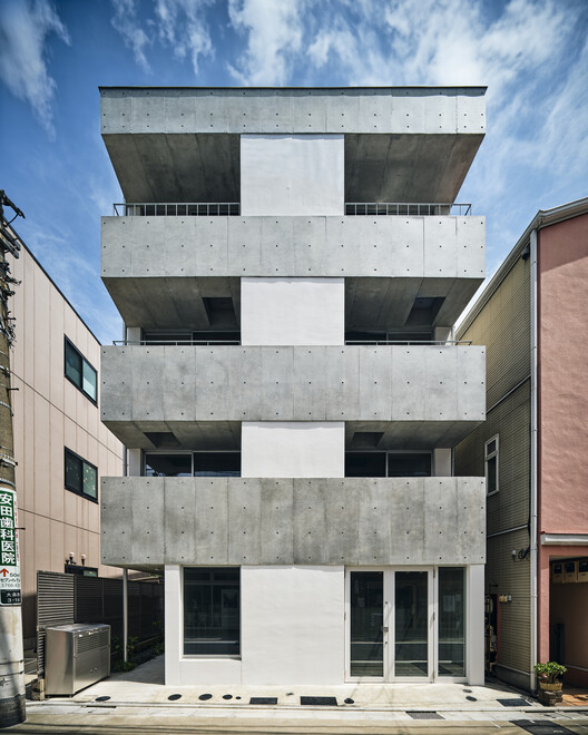 Жилой комплекс в Омори-чо / SEITARO ASO ARCHITECTURE INC. - Фотография экстерьера, окна, фасад