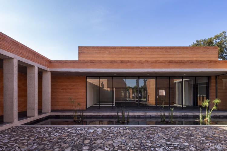 Сектор 02 Офисы ирригационного модуля / 3ME Arquitectura - Фотография экстерьера, окна, фасад