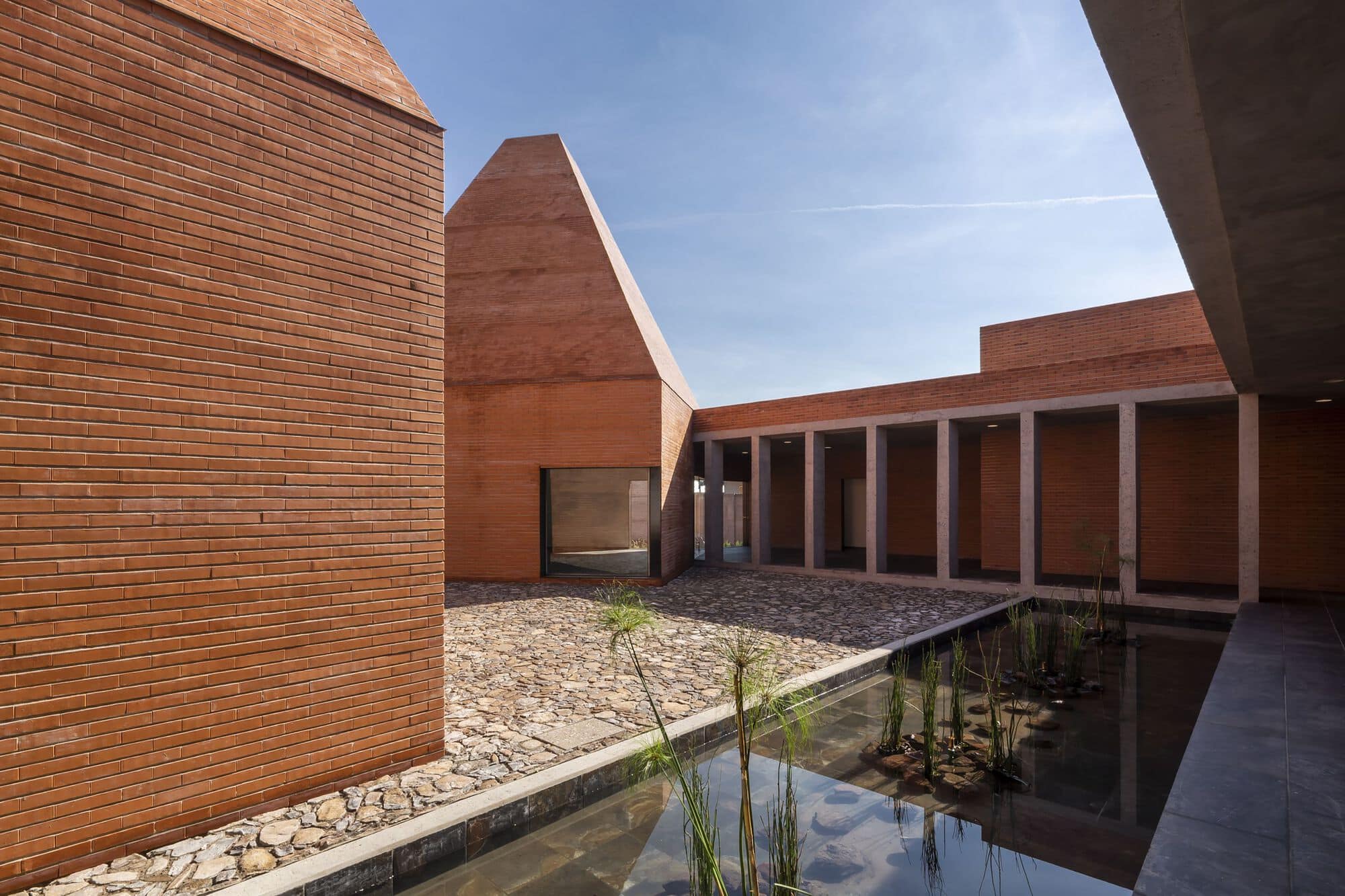 Сектор 02 Офисы модуля ирригации / 3ME Arquitectura