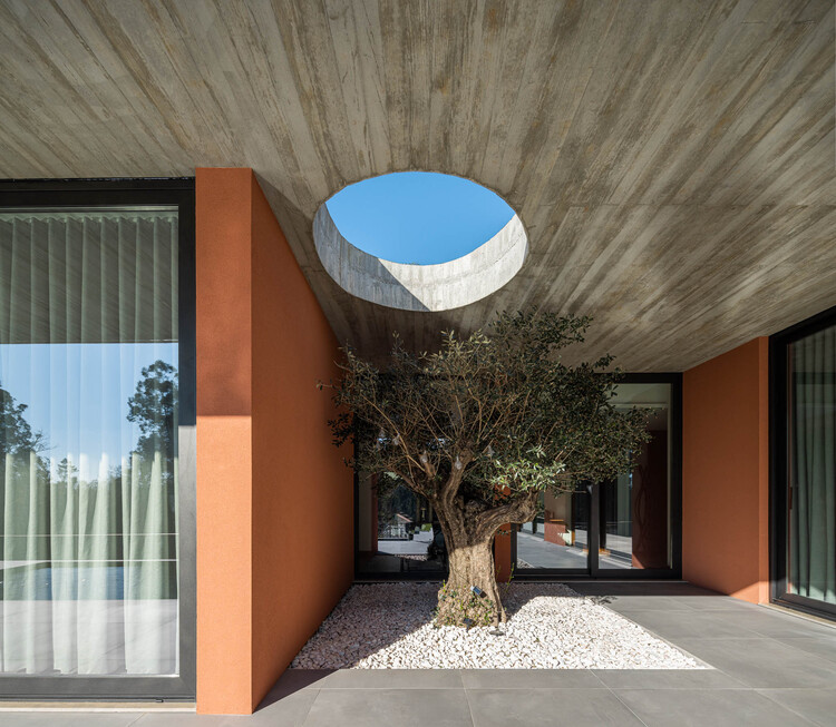 TM House / Inception Architects Studio - Фотография интерьера, фасада, окон, колонны
