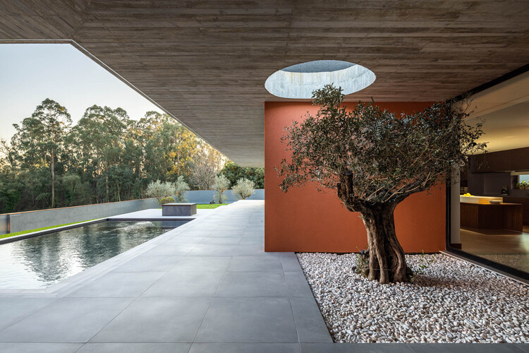TM House / Студия Inception Architects - Экстерьерная фотография, освещение, балка