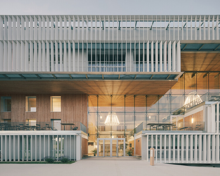 ЭСИЭЭ[it] Высшая школа / ValletdeMartinis Architectes - Экстерьерная фотография, фасад