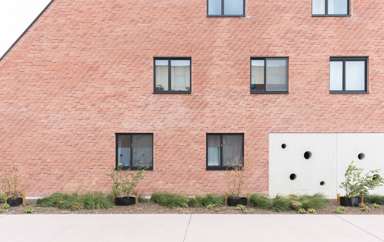 Социальная и многоуровневая жизнь / POLYGOON Architectuur - Окна, Кирпич, Фасад