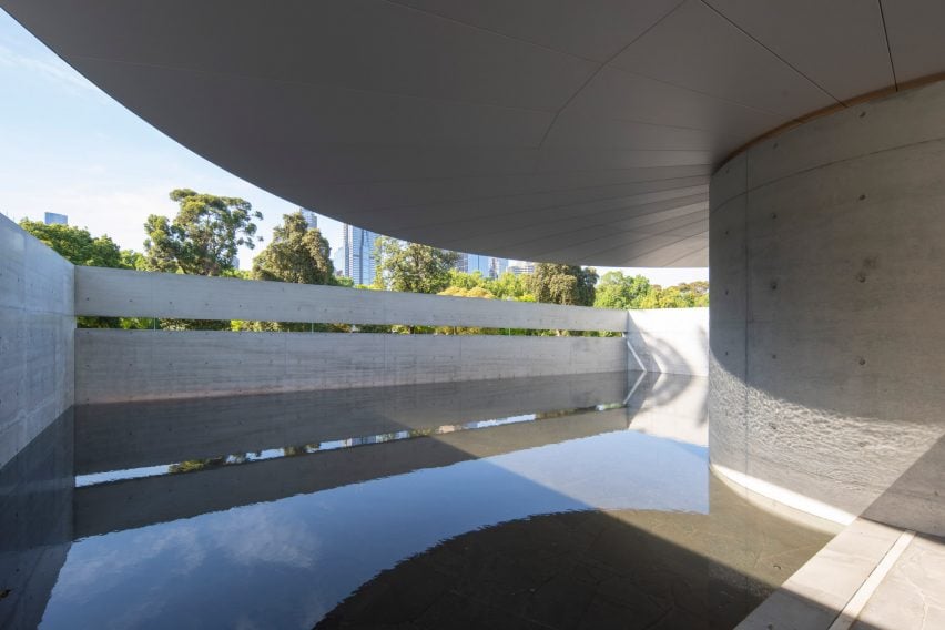 Отражающий бассейн в MPavilion