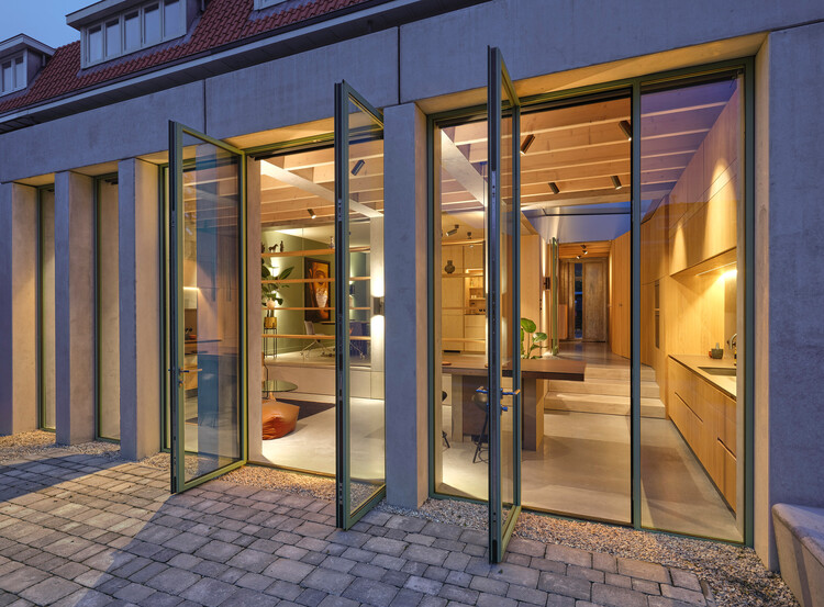 East West House / Bloot Architecture - Экстерьерная фотография, окна, двери, фасад