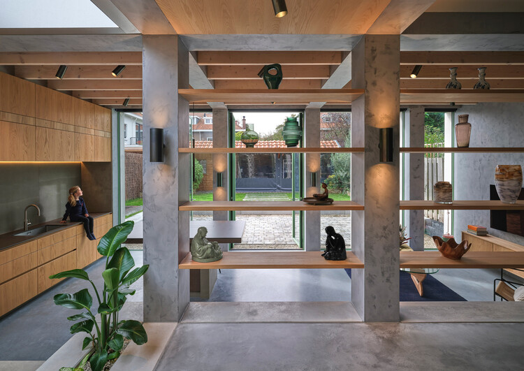 East West House / Bloot Architecture — Фотография интерьера, балка