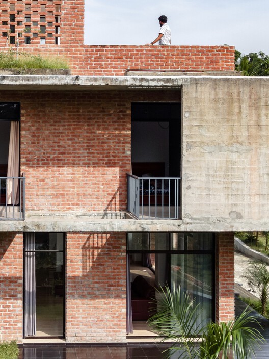Дом Ношу Моллы / RIVERINE Architecture - Экстерьер, Окна, Кирпич, Фасад