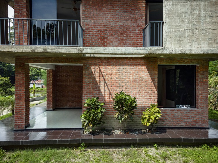 Дом Ношу Моллы / RIVERINE Architecture - Экстерьер, Окна, Кирпич, Фасад