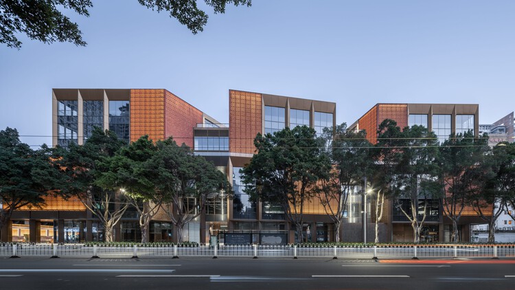 Город в городе Коммерческое здание / gmp Architects — фотография экстерьера, фасад