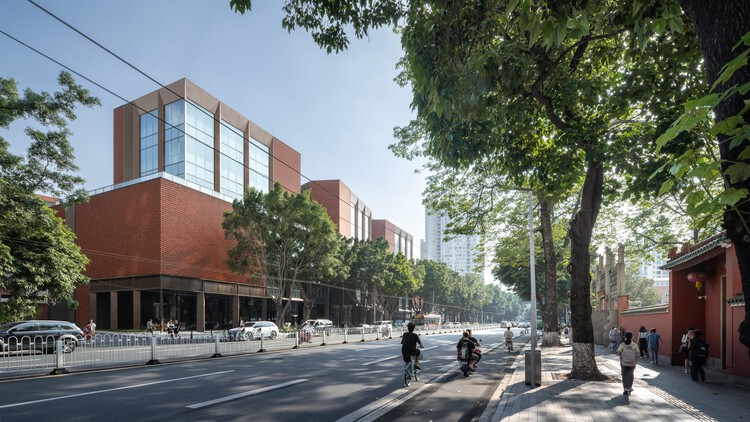 Город в городе Коммерческое здание / gmp Architects — фотография экстерьера, фасад, окна