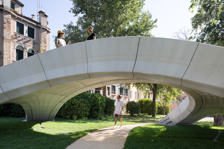 Мост Стриатус / Zaha Hadid Architects + Block Research Group — Фотография экстерьера