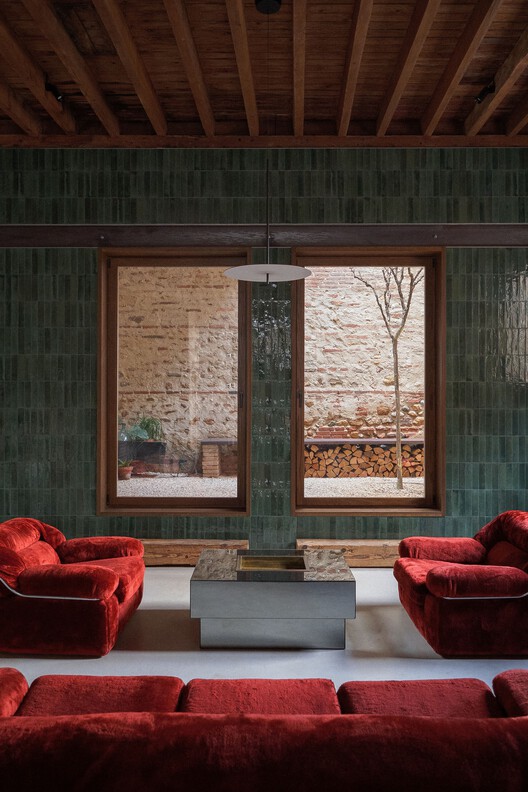 Casa Descadrell / SYMBIOSE Architecture & Design - Фотография интерьера, гостиная, балка
