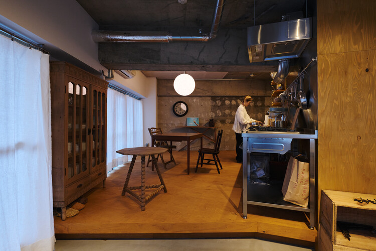 The Cloister Home / NoMaDoS - Фотография интерьера, Столовая, Стол, Балка