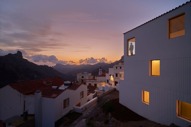 T House / XStudio — Фотография экстерьера, окна