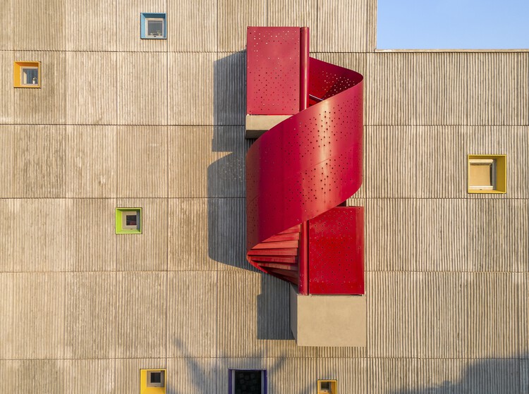 Учебный центр в Quest / KSM Architecture - Фотография экстерьера, кирпич, фасад, окна