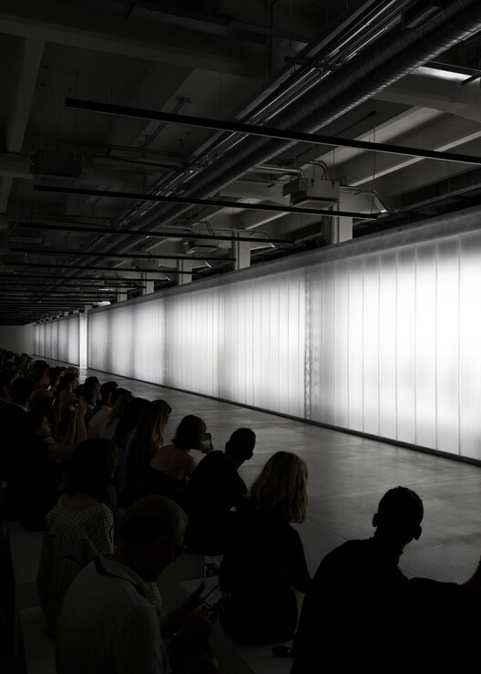 Anthos Scenography - Выпускной показ Polimoda 2023 / (ab)NORMAL - Фотография интерьера, стул