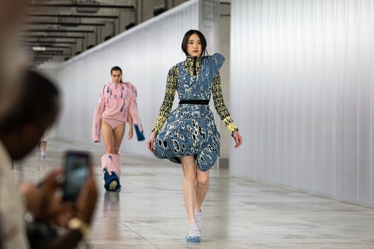 Сценография Антоса — Выпускной показ Polimoda 2023 / (ab)NORMAL — Изображение 2 из 17