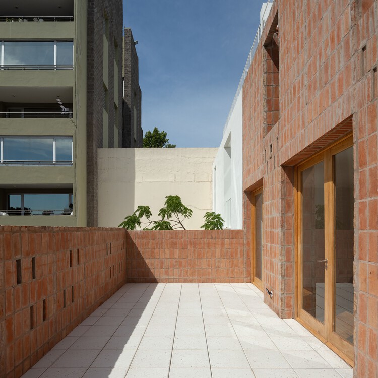Maure Houses 3 and 4 / Ignacio Szulman arquitecto - Фотография Экстерьера, Кирпич, Фасад, Окна, Двор