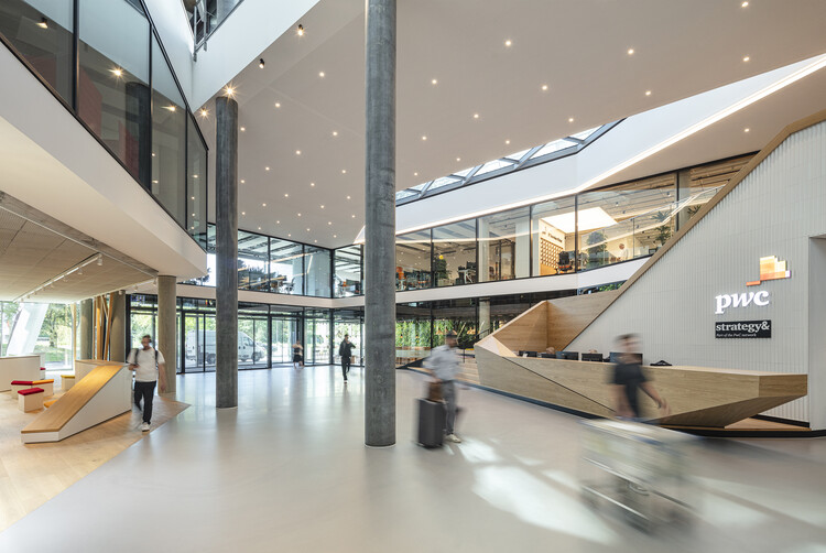 Кампус Eclipse / UNStudio + HPP Architects — Фотография интерьера, окна