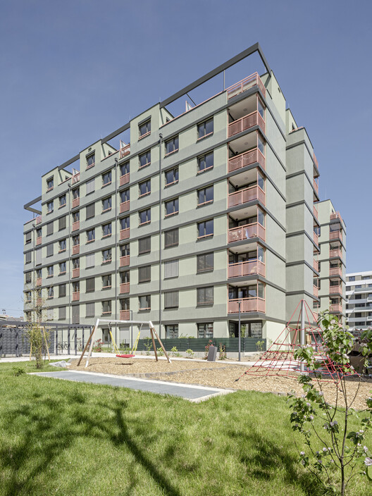 Жилье для родителей-одиночек / Clemens Kirsch Architektur - Фото экстерьера, окна, фасад