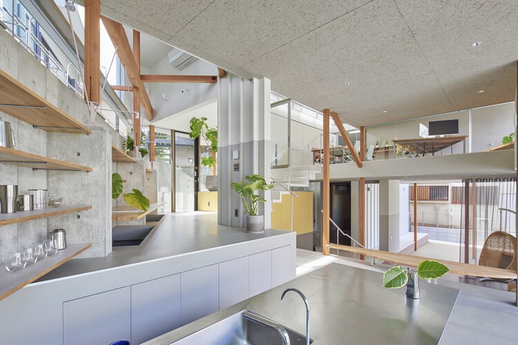 Blue Box Office / Eureka + HHO + Keio Architecture Sano Lab - Фотография интерьера, кухня