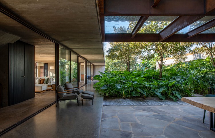 Serra House / Marcelo Couto Arquitetura + Rodrigo Oliveira Paisagismo - Фотография интерьера