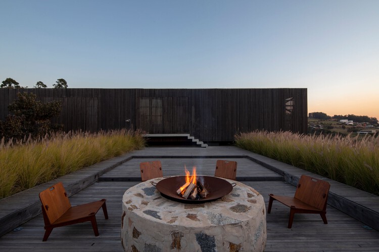 Serra House / Marcelo Couto Arquitetura + Rodrigo Oliveira Paisagismo - Экстерьерная фотография