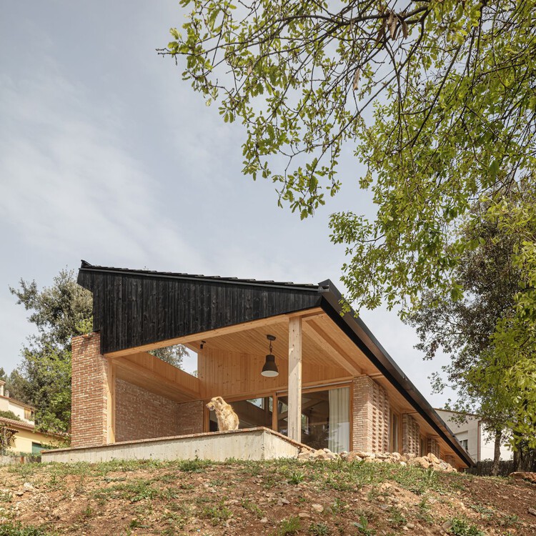 GE House / Alventosa Morell Arquitectes — Фотография экстерьера, окна