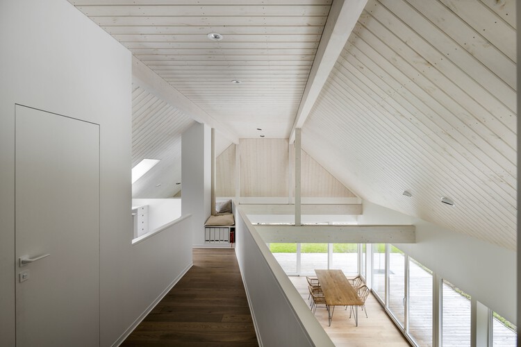 Семейный дом в Друскининкае / Laurynas Žakevičius Architects - Фотография интерьера, окна, перила