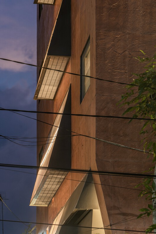 The Slender Hotel / Sahabat Selojene - Фотография экстерьера, окна