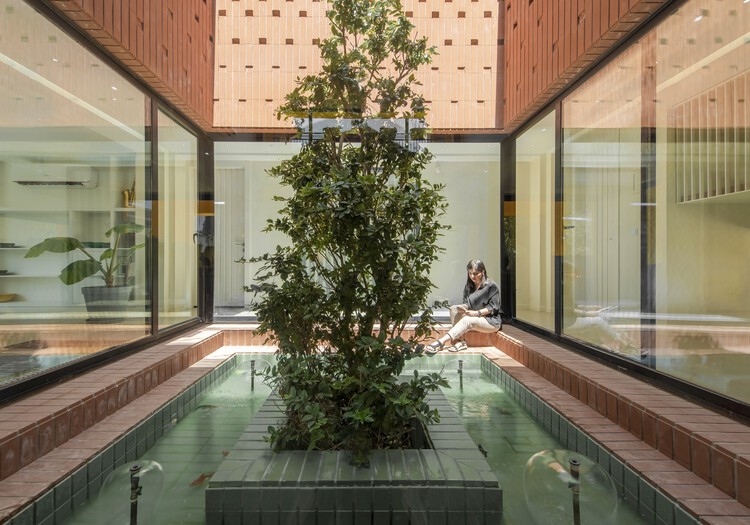 Rashnan Villa House / HAMAAN Studio - Фотография интерьера, фасад, окна, двор