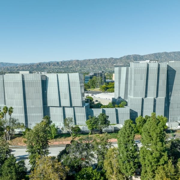 Gehry Partners ссылается на айсберги для здания Warner Bros.