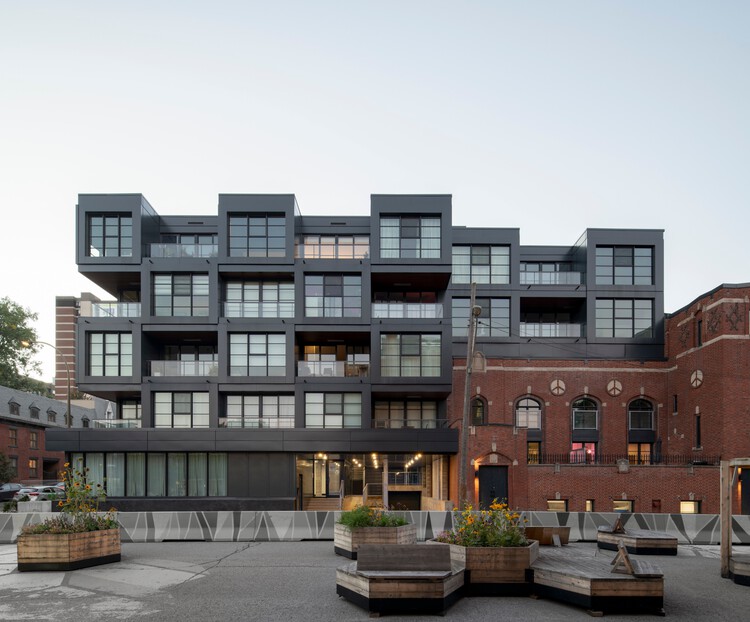 Carré des Arts / Sid Lee Architecture + ADHOC Architects – Фотография экстерьера, окна, фасад