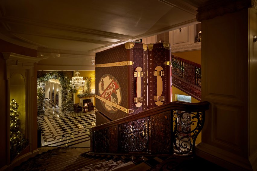 Кофры Louis Vuitton в отеле Claridge's