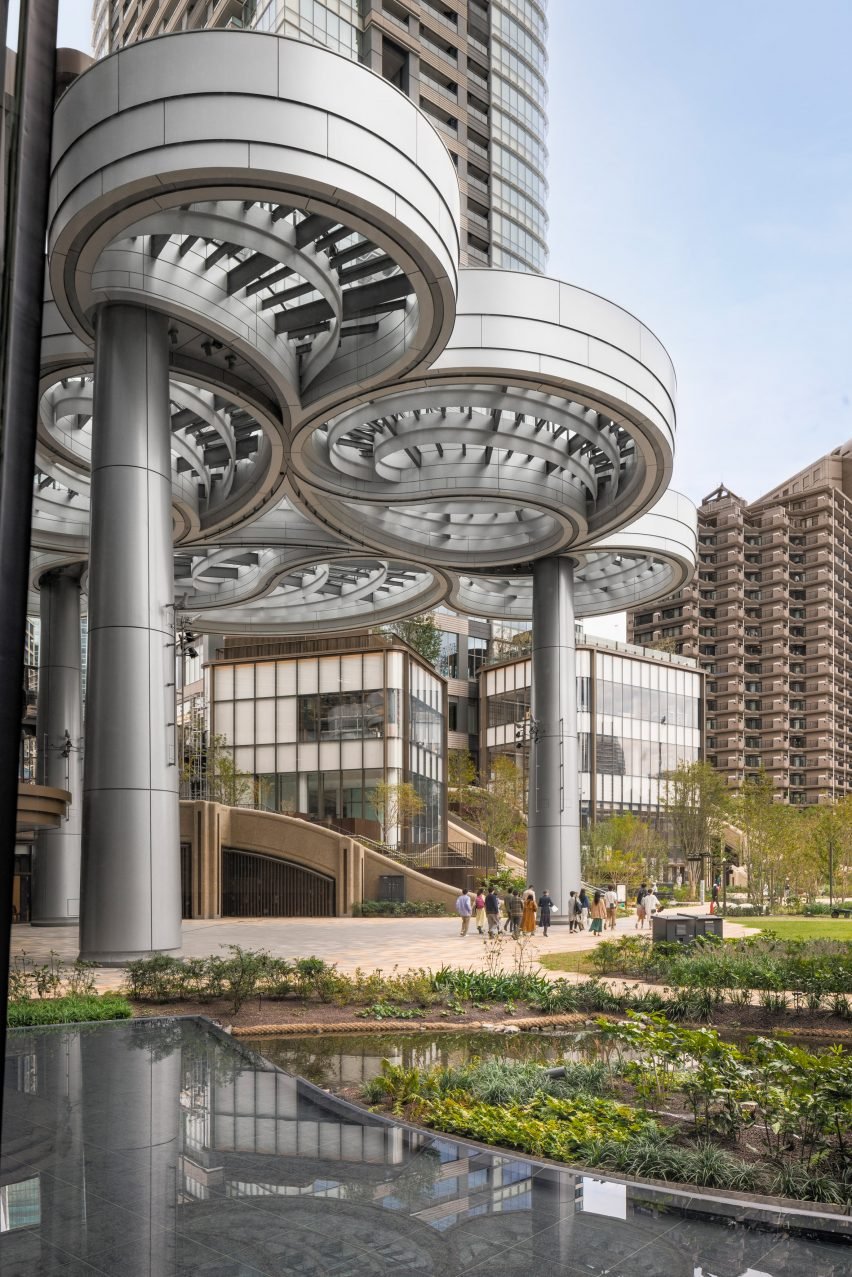 Открытое пространство The Cloud в Токио от студии Heatherwick Studio.