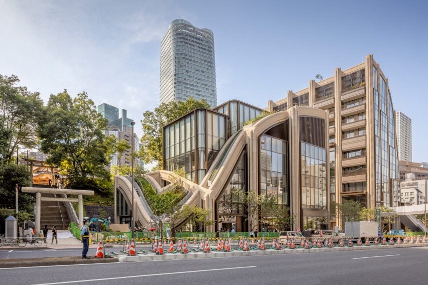 Холмы Азабудай от студии Heatherwick Studio в Токио