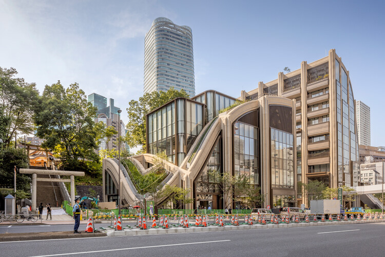 Heatherwick Studio спроектировала первый район в Токио, Япония — изображение 6 из 11