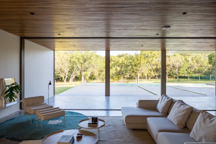 Casa 350 / BLOCO Arquitetos - Фотография интерьера, гостиная